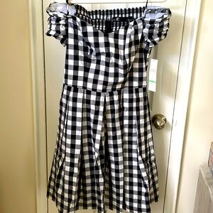 off Shoulder boned pleated Checkered dress size 6/8